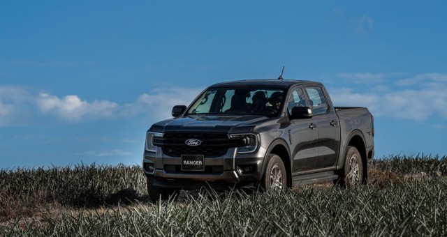 Ford Ranger 2026 bản rẻ nhất tăng trang bị nhưng giữ nguyên giá, 'phả hơi nóng' lên Hilux, Triton